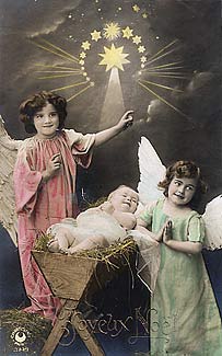 [Los ángeles adoran al Niño Jesús. Fotografía en tarjeta postal de principios del siglo XX]